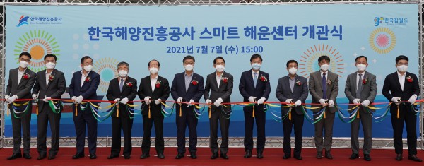 (한국해양진흥공사) 스마트해운센터 개관식_단체사진.JPG